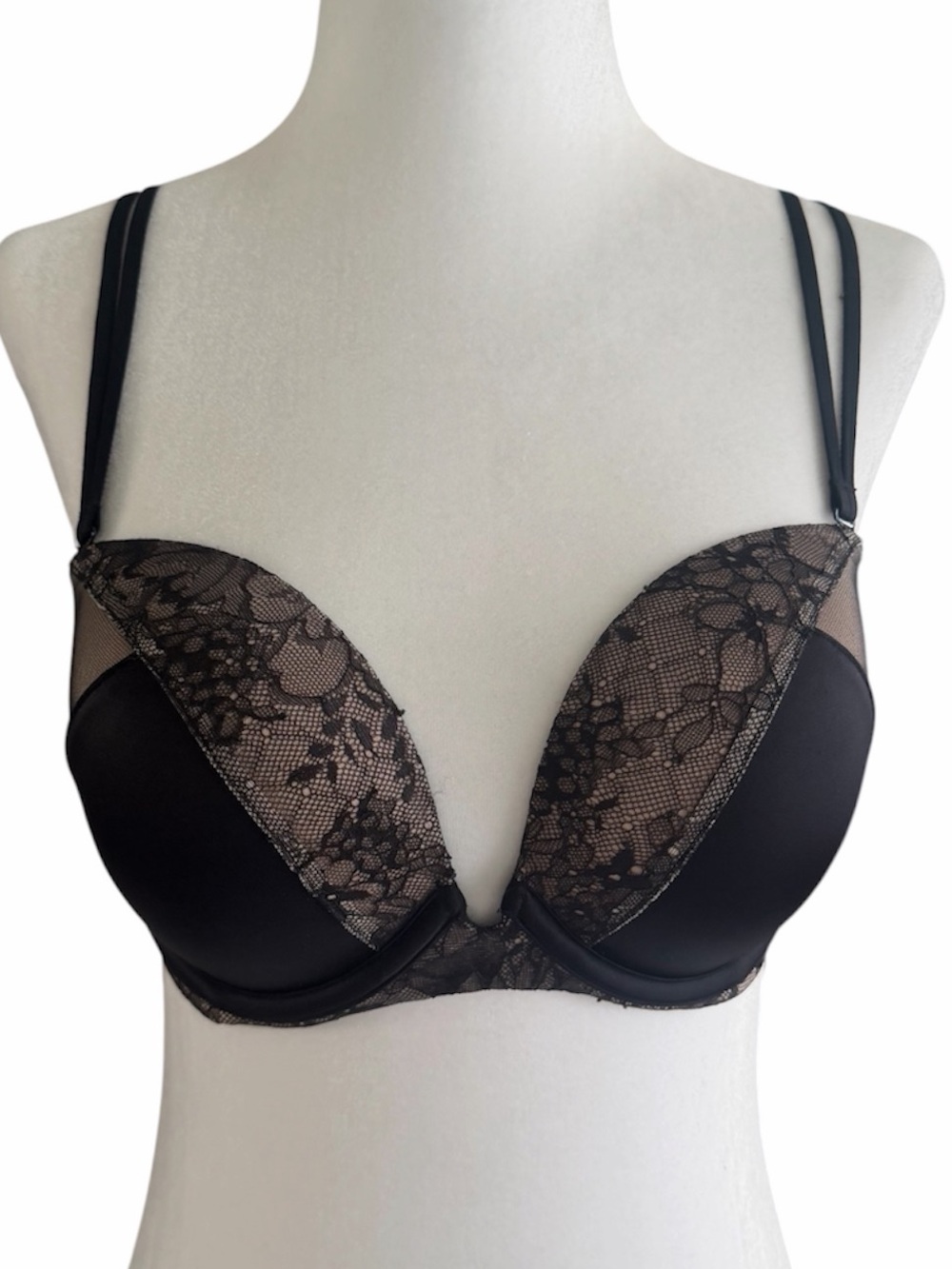 Victoria’s Secret Black Lace Push-Up Bra 32DD
